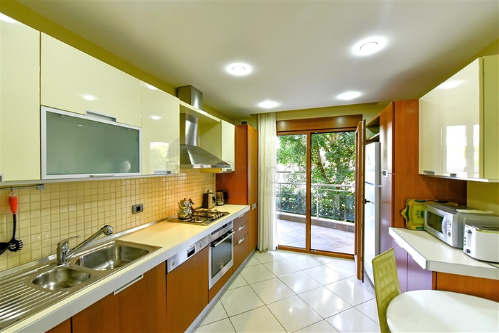 شقق في مجمع فاخر في الانيا