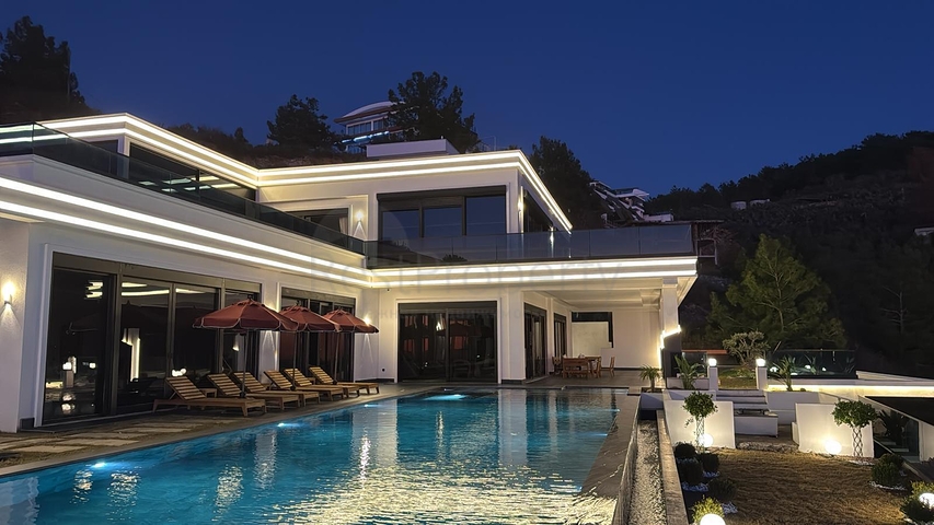 للباحثين عن التميز والفخامة - فيلا قيد الانشاء بموقع ومواصفات عالية - في كارجي جاك / الانيا 