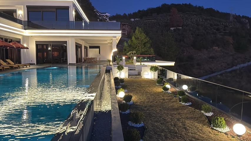 للباحثين عن التميز والفخامة - فيلا قيد الانشاء بموقع ومواصفات عالية - في كارجي جاك / الانيا 