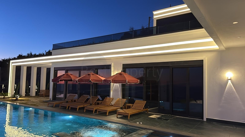 للباحثين عن التميز والفخامة - فيلا قيد الانشاء بموقع ومواصفات عالية - في كارجي جاك / الانيا 