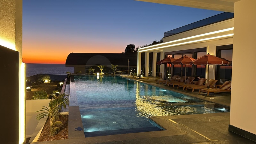 للباحثين عن التميز والفخامة - فيلا قيد الانشاء بموقع ومواصفات عالية - في كارجي جاك / الانيا 