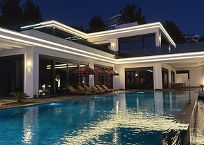 للباحثين عن التميز والفخامة - فيلا قيد الانشاء بموقع ومواصفات عالية - في كارجي جاك / الانيا 