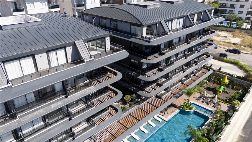 بالاقساط - شقق بتصاميم متنوعة -مجمع بتصميم انيق - في مركز الانيا