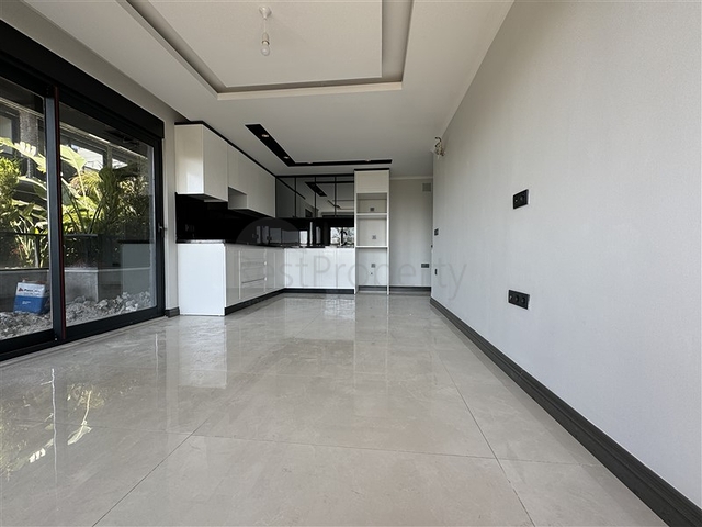 بالاقساط - شقق بتصاميم متنوعة -مجمع بتصميم انيق - في مركز الانيا