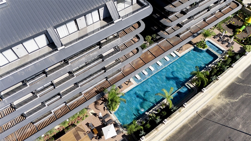 بالاقساط - شقق بتصاميم متنوعة -مجمع بتصميم انيق - في مركز الانيا