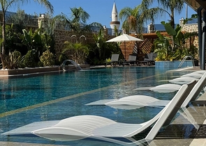 بالاقساط - شقق بتصاميم متنوعة -مجمع بتصميم انيق - في مركز الانيا