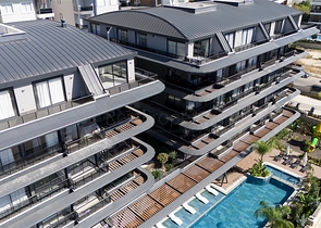 بالاقساط - شقق بتصاميم متنوعة -مجمع بتصميم انيق - في مركز الانيا