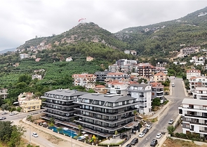 بالاقساط - شقق بتصاميم متنوعة -مجمع بتصميم انيق - في مركز الانيا