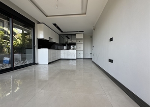 بالاقساط - شقق بتصاميم متنوعة -مجمع بتصميم انيق - في مركز الانيا