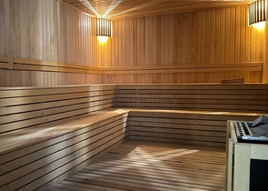 بالاقساط - شقق بتصاميم متنوعة -مجمع بتصميم انيق - في مركز الانيا