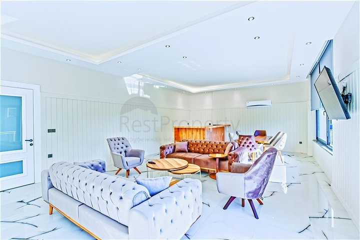 اطلالة بحر - مجمع فاخر قيد الانشاء -بالتقسيط - في مركز الانيا 