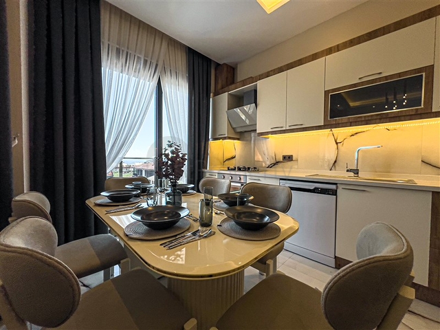 اطلالة بحر - مجمع فاخر قيد الانشاء -بالتقسيط - في مركز الانيا 