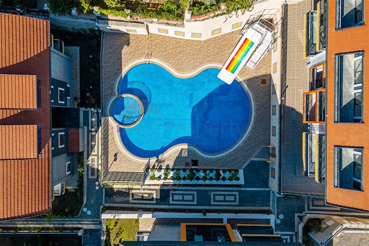 اطلالة بحر - مجمع فاخر قيد الانشاء -بالتقسيط - في مركز الانيا 