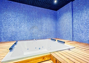 اطلالة بحر - مجمع فاخر قيد الانشاء -بالتقسيط - في مركز الانيا 