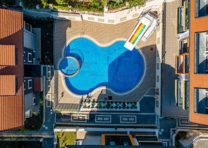 اطلالة بحر - مجمع فاخر قيد الانشاء -بالتقسيط - في مركز الانيا 