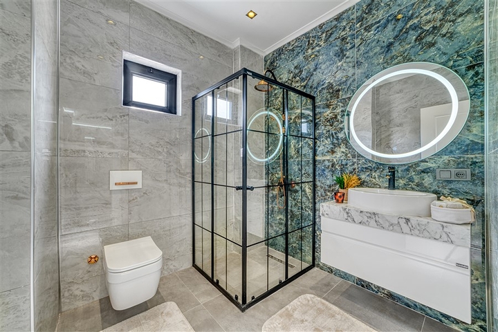 فلل فاخرة للبيع في الانيا -اطلالة بحر - مسبح خاص -في كارجي جاك / الانيا 