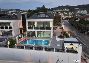 فلل فاخرة للبيع في الانيا -اطلالة بحر - مسبح خاص -في كارجي جاك / الانيا 