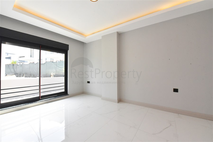 فلل فاخرة باطلالة بحرية في الانيا 