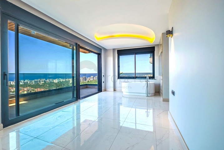 فلل فاخرة باطلالة بحرية في الانيا 