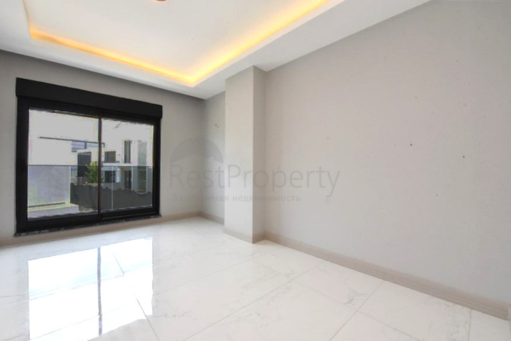 فلل فاخرة باطلالة بحرية في الانيا 