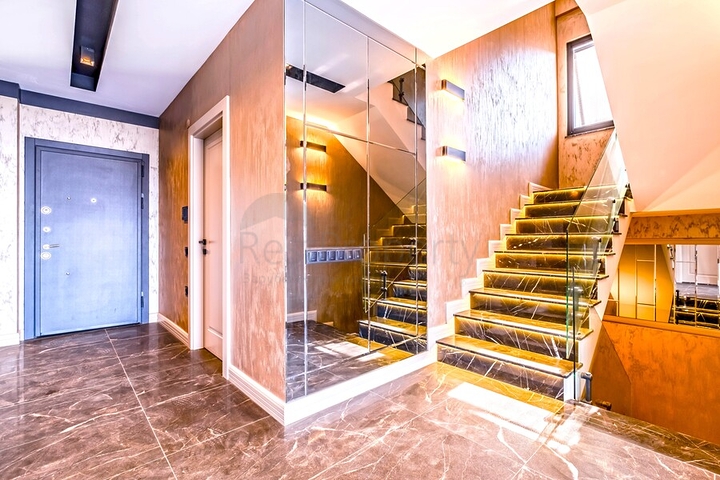 فلل فاخرة باطلالة بحرية في الانيا 