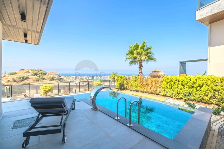 فلل فاخرة باطلالة بحرية في الانيا 