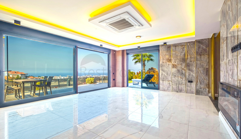 فلل فاخرة باطلالة بحرية في الانيا 