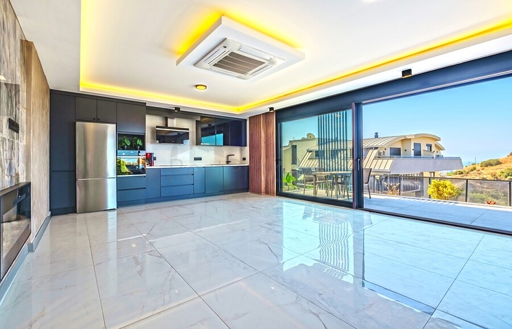 فلل فاخرة باطلالة بحرية في الانيا 