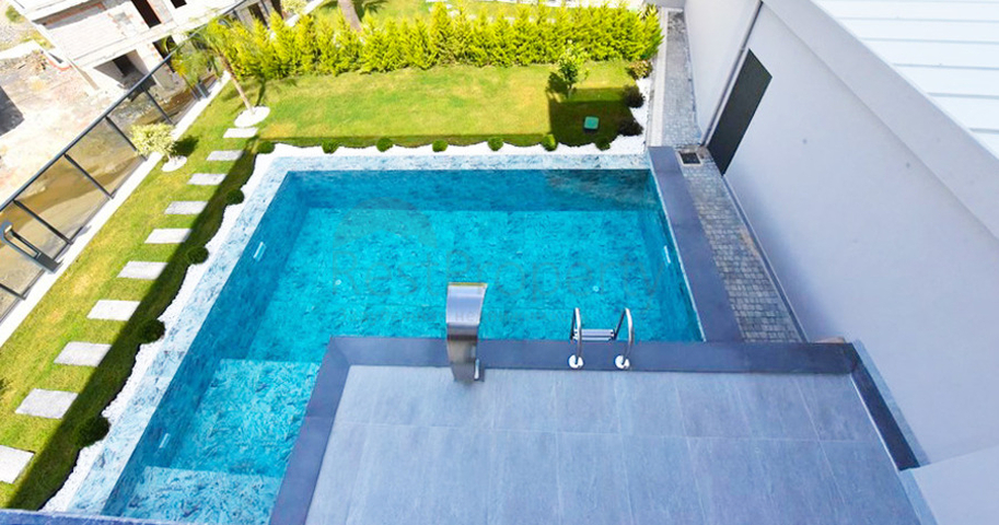 فلل فاخرة باطلالة بحرية في الانيا 