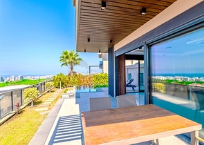 فلل فاخرة باطلالة بحرية في الانيا 