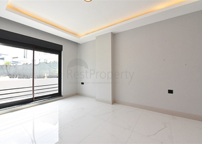 فلل فاخرة باطلالة بحرية في الانيا 