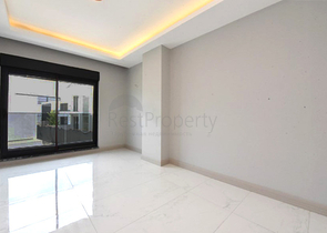 فلل فاخرة باطلالة بحرية في الانيا 