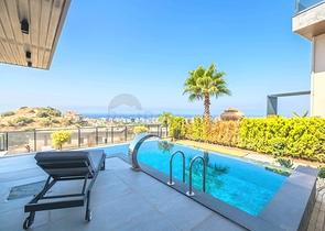 فلل فاخرة باطلالة بحرية في الانيا 