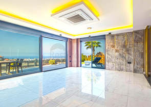 فلل فاخرة باطلالة بحرية في الانيا 