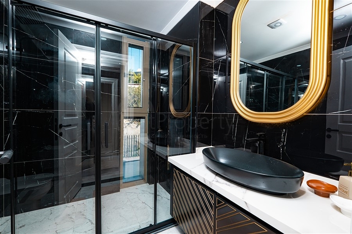 مجمع فيلا فاخرة مع إطلالة بانورامية على البحر 