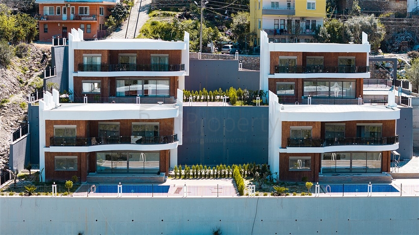 مجمع فيلا فاخرة مع إطلالة بانورامية على البحر 