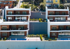 مجمع فيلا فاخرة مع إطلالة بانورامية على البحر 