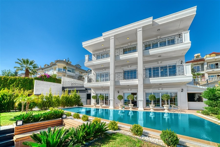 اطلالة بحر وقلعة -فيلا فاخرة في مركز الانيا 