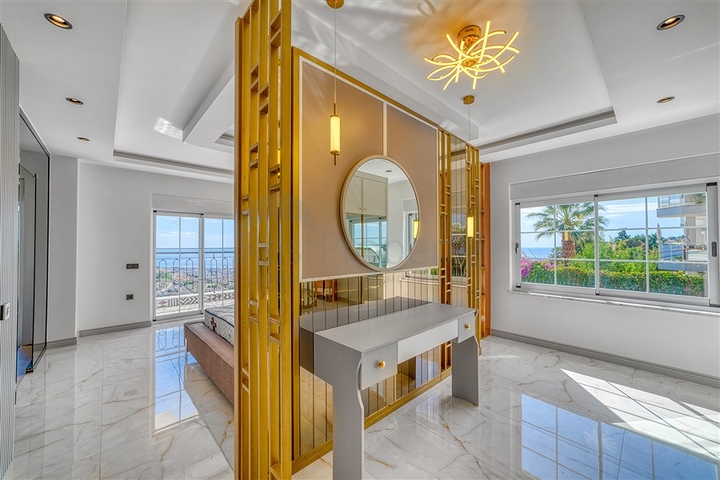 اطلالة بحر وقلعة -فيلا فاخرة في مركز الانيا 