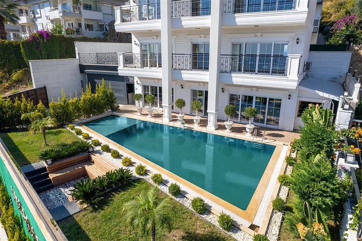 اطلالة بحر وقلعة -فيلا فاخرة في مركز الانيا 