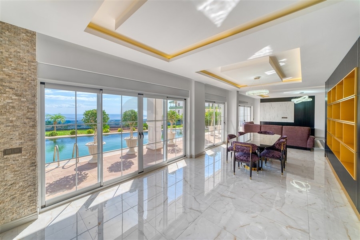 اطلالة بحر وقلعة -فيلا فاخرة في مركز الانيا 