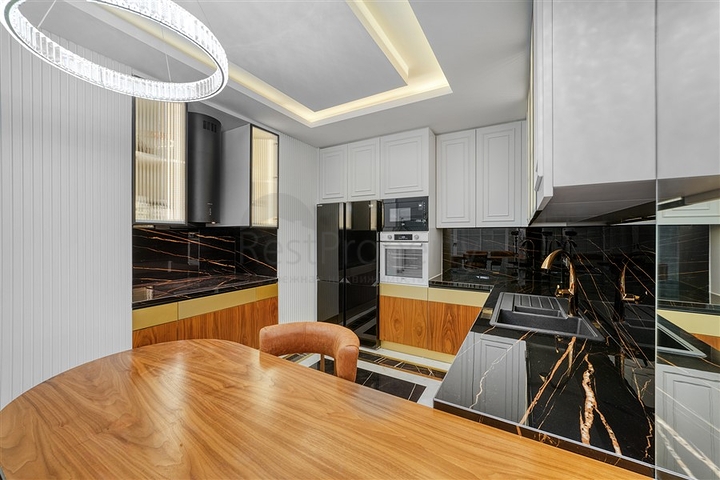 اطلالة بحر وقلعة -فيلا فاخرة في مركز الانيا 