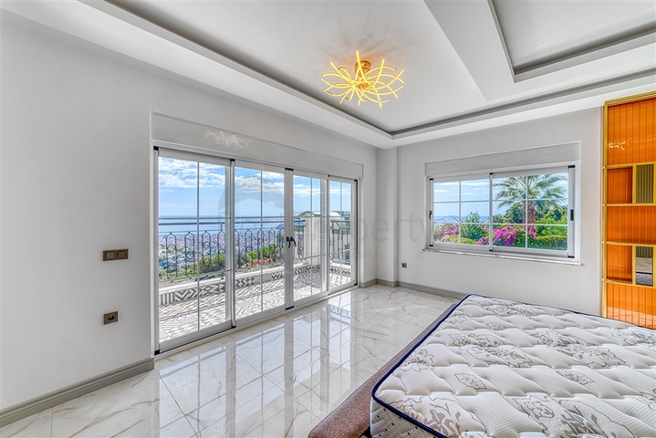 اطلالة بحر وقلعة -فيلا فاخرة في مركز الانيا 