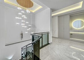 اطلالة بحر وقلعة -فيلا فاخرة في مركز الانيا 