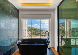 اطلالة بحر وقلعة -فيلا فاخرة في مركز الانيا 