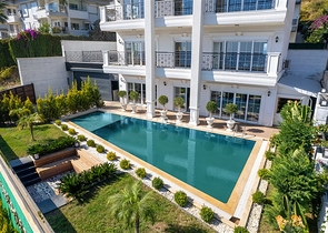 اطلالة بحر وقلعة -فيلا فاخرة في مركز الانيا 