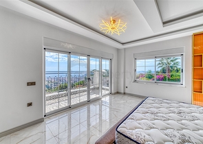 اطلالة بحر وقلعة -فيلا فاخرة في مركز الانيا 