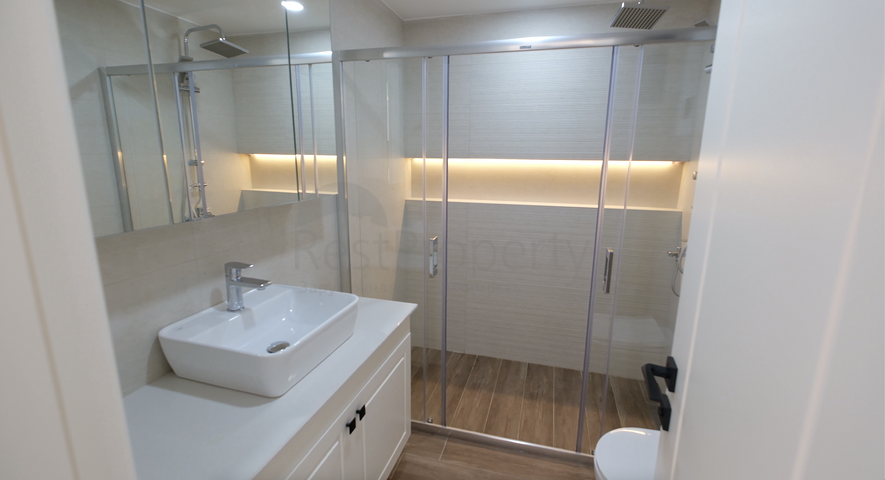 شقق قيد الانشاء -في مركز الانيا 