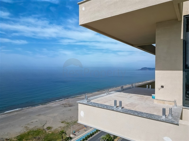 شقق في مجمع متميز على ساحل البحر الأبيض المتوسط 