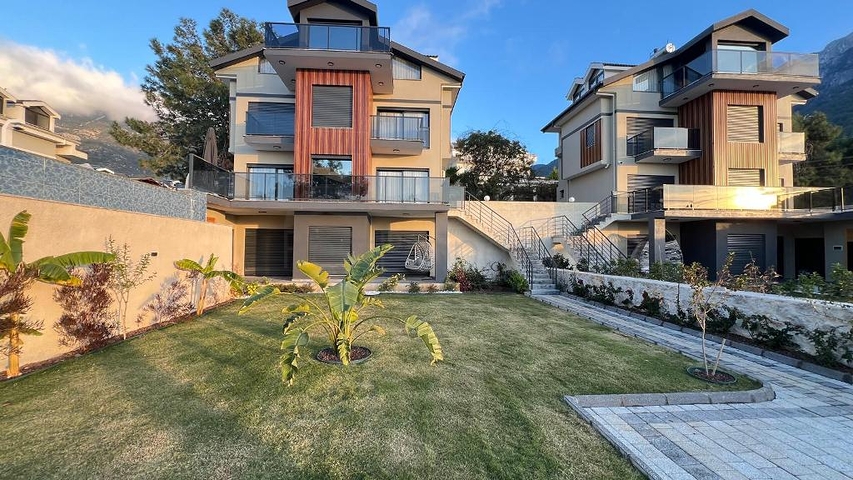 فيلا جديدة 4 + 1 في منطقة فتحية 